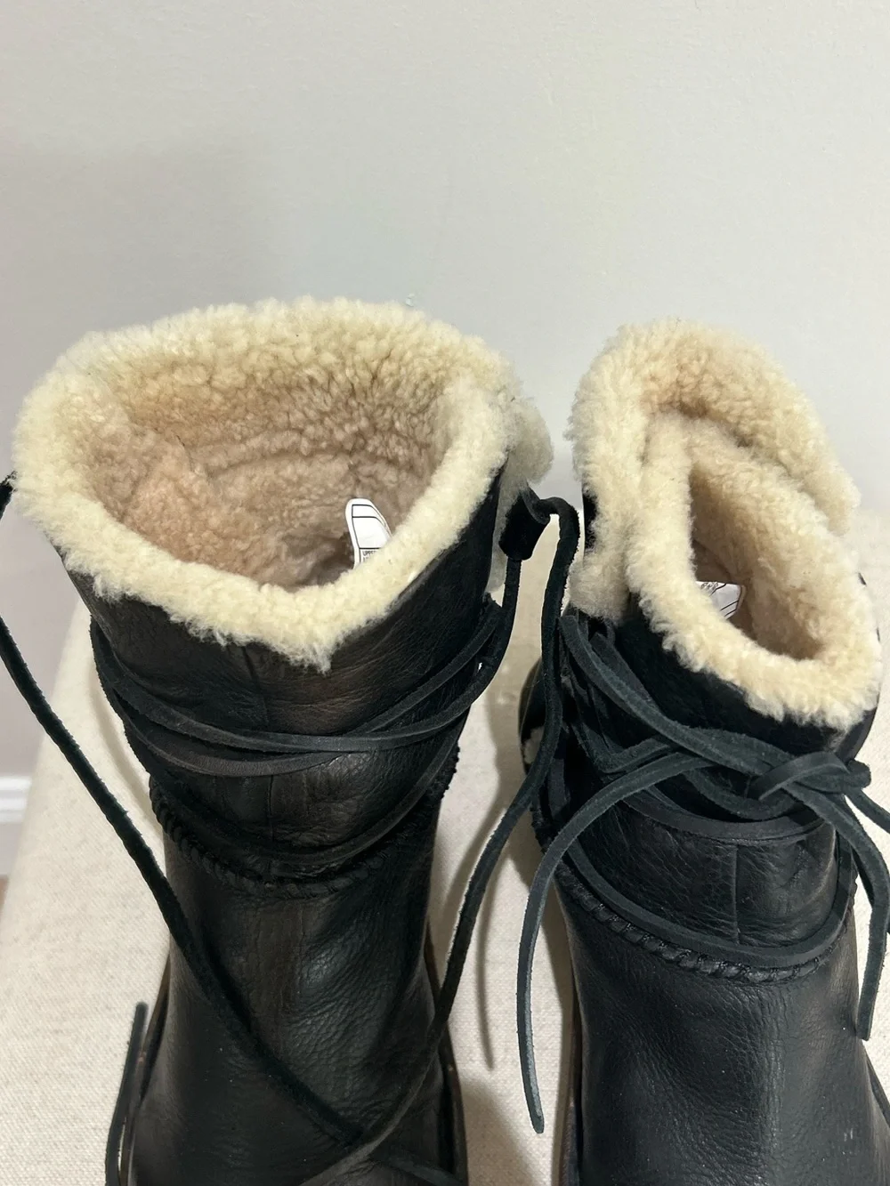 Ugg Caspia 1932 Winter Leather Sheepskin Moto Ankle Boot Black Sz 10 EUC Rugged